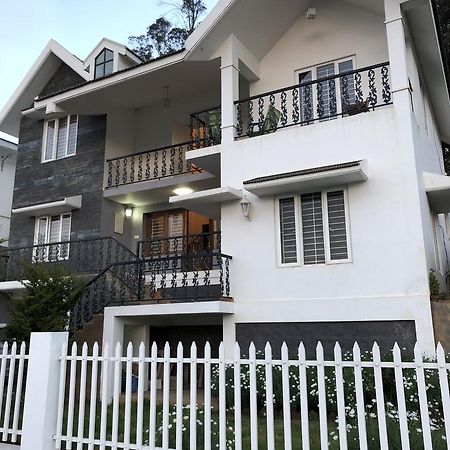 Aanvis Inn Ooty Esterno foto