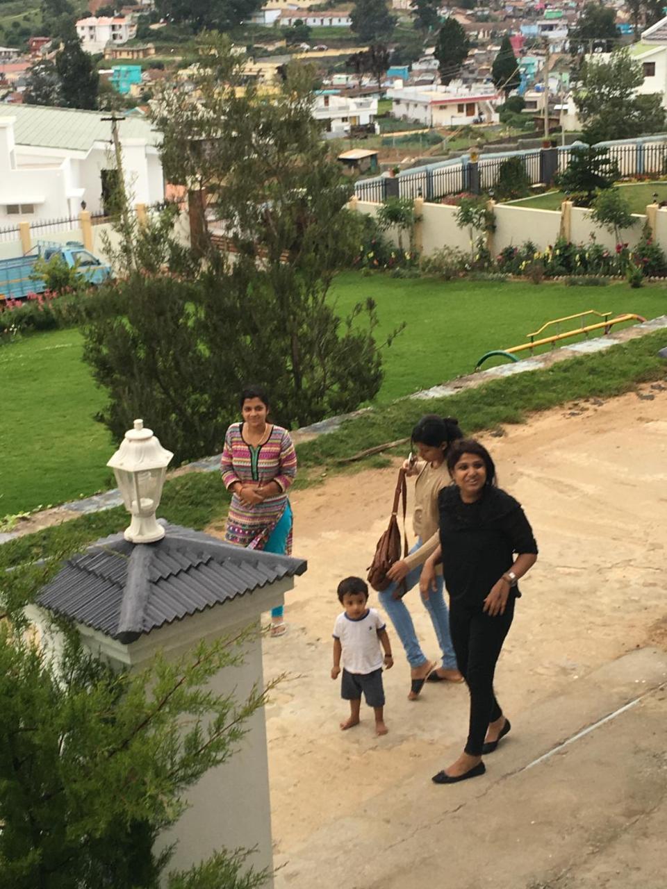 Aanvis Inn Ooty Esterno foto